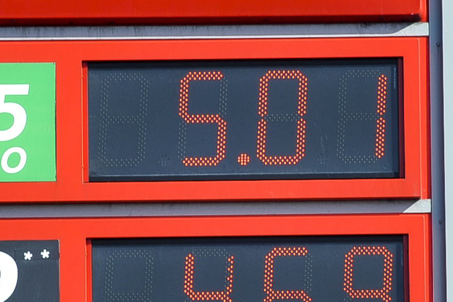 Benzino kaina perkopį 5 litų už litrą ribą.