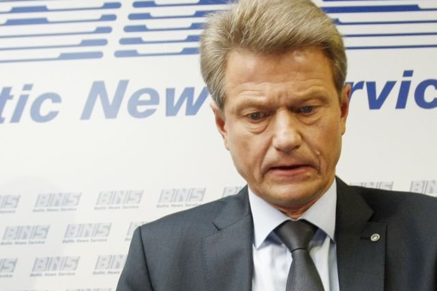 Po R. Pakso apkaltos Konstitucinis Teismas išaiškino, jog priesaiką sulaužęs ir dėl to apkaltos būdu pašalintas pareigūnas negali užimti jokių pareigų, kurioje reikia prisiekti.