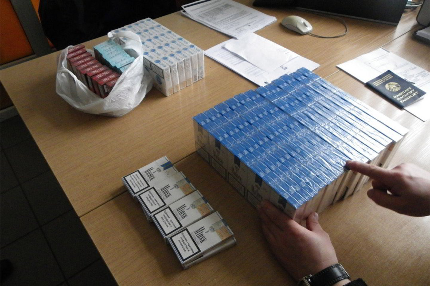 Smulkūs kontrabandininkai tikisi cigaretes įsivežti traukiniu.