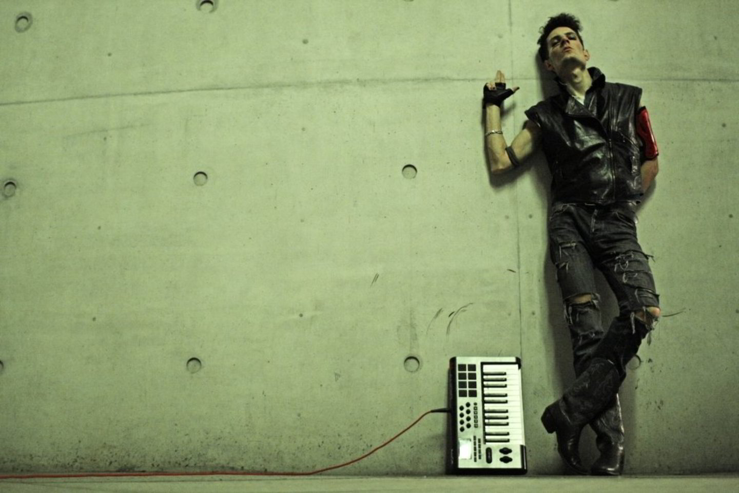 Berlynietis J. Jemowitas - pirmas ir vienintelis "electrobilly" žanro atlikėjas.