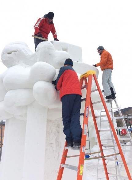 Kauniečiai sniego skulptūrų kūrėjai laimėjo auksą JAV