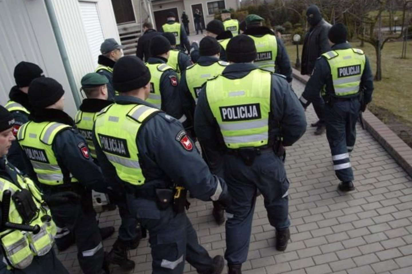Gausios pareigūnų pajėgos Garliavoje atrodė įspūdingai, tačiau policijos palyda L. Stankūnaitei naudos neatnešė.