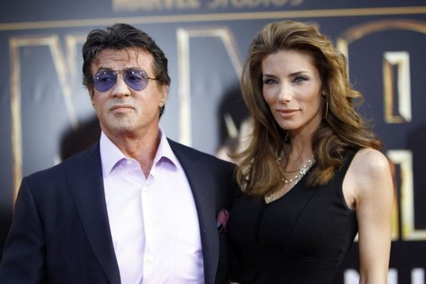Tačiau S. Stallone, rašantis „Nesunaikinamųjų 2“ scenarijų ir jame vaidinantis, atskleidė, kad šiam filmui vis dėlto bus nustatyta R kategorija (draudžiama iki 17 metų).