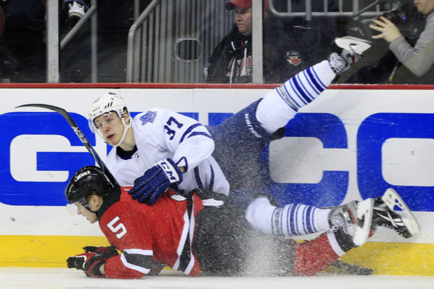 "Devils" ir "Maple Leafs" mačas.