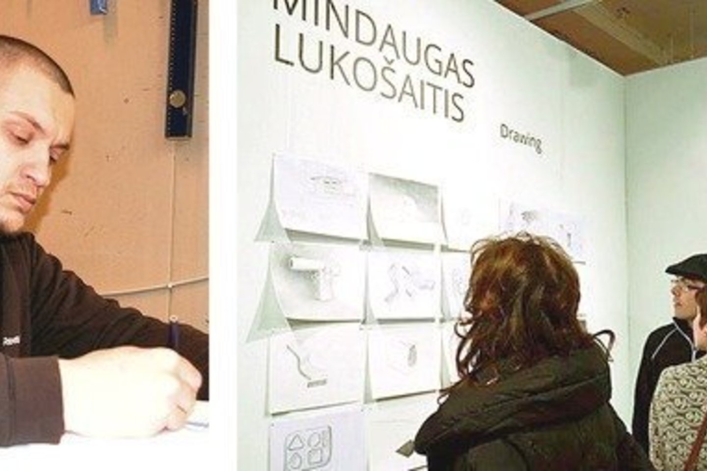 „Vartų” galerijos stende rodomi M.Lukošaičio piešiniai Niujorko mugėje traukė ir meno žinovų, ir žiūrovų dėmesį.