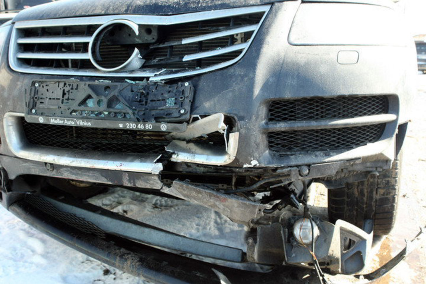 Seimo nario V. Babiliaus nuomojamas visureigis „Volkswagen Touareg“ taranavo automobilį „Mazda 6“.