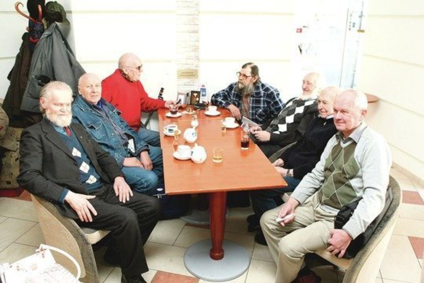 Prie diskusijų stalo – (iš kairės) A. Batavičius, J. Varnas, J.R. Kasiulevičius, A.R. Šakalys, M. Sakalauskas, J. Šimkus, G.V. Navickas.