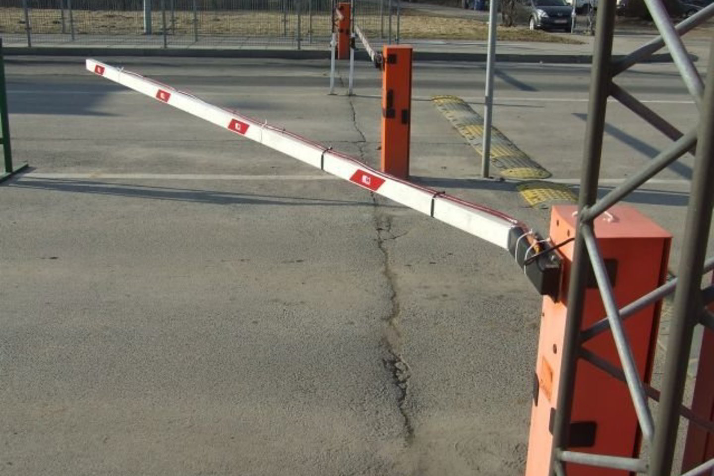 Girtutėlis motociklininkas apgadino Panemunės punkto užtvarą Visiškai girtas ir koordinaciją praradęs Pagėgių gyventojas netvarkingu motociklu įvažiavo į Panemunės pasienio kontrolės punktą, nulenkė pakeliamąjį užtvarą ir Vyrą iškart sulaikė Valstybės sienos apsaugos tarnybos (VSAT) pareigū