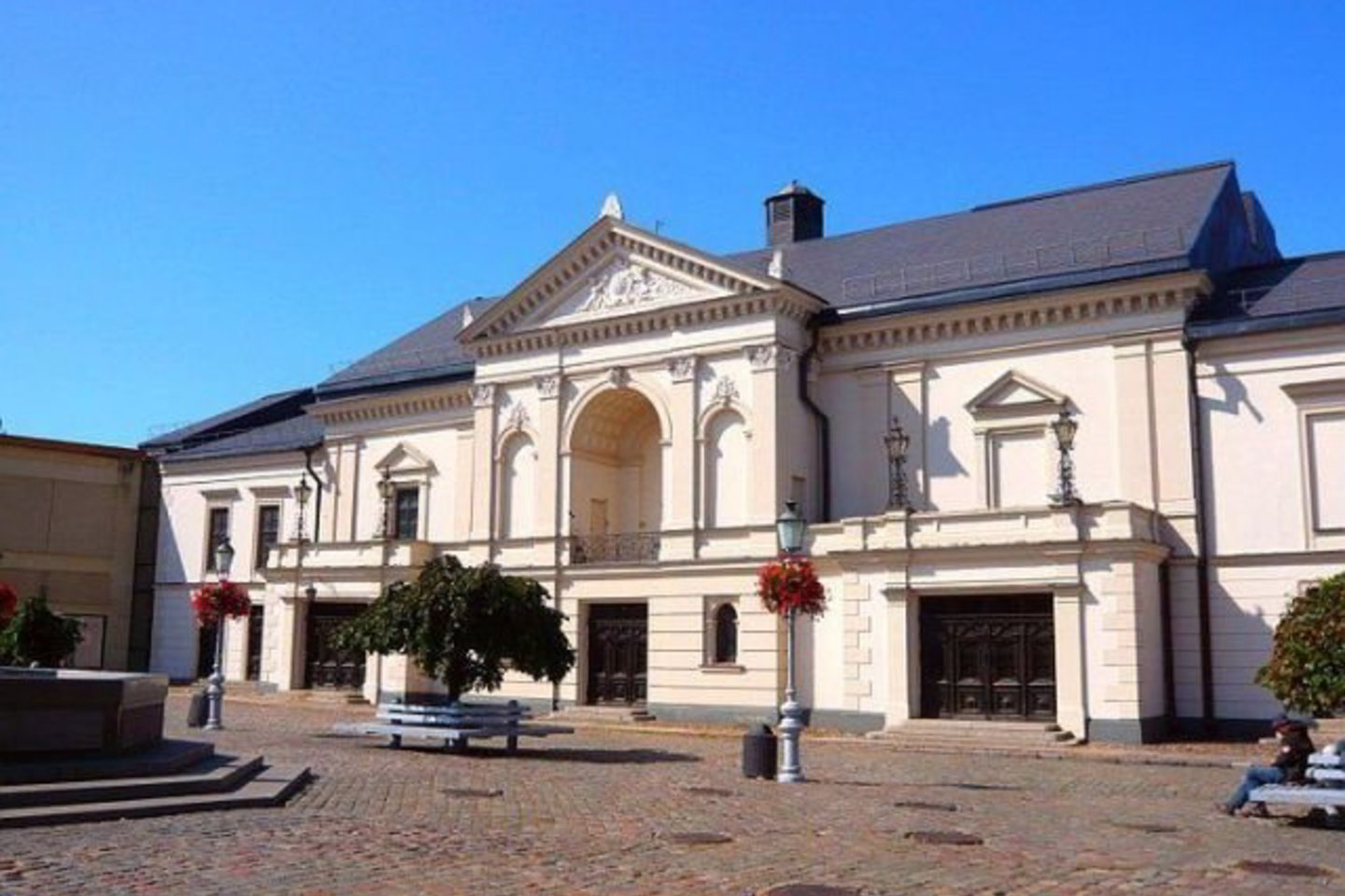 Sugrįžti į rekonstruotą dramos teatrą nekantrauja ir teatralai, ir žiūrovai.