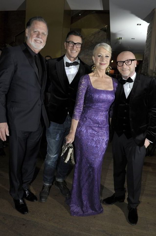 Taylor Hackfaord, Stefano Gabbana, Helen Mirren ir Domenico Dolce.