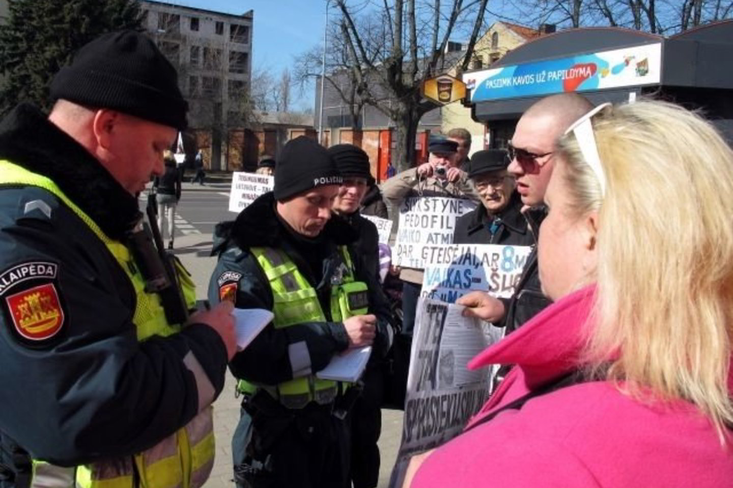N. Venckienę ir Kedžių šeimą palaikantys klaipėdiečiai netrukus sulaukė pareigūnų perspėjimų.