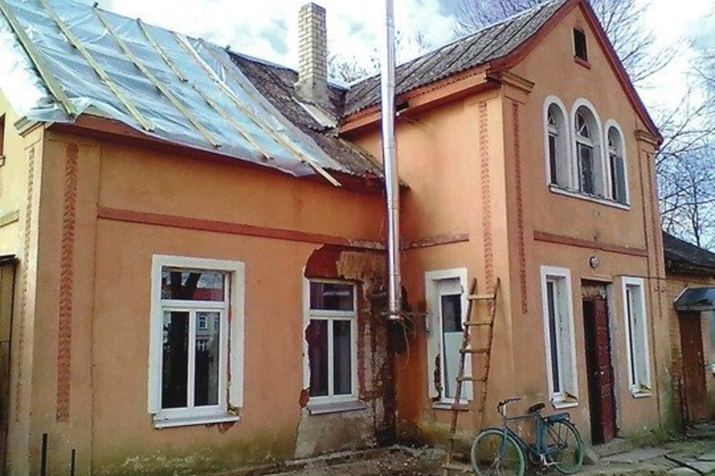 R.Venckus per porą metų bute atliko kapitalinį remontą, įrengė atskirą kambarį vaikui, kad būtų leista gyventi dukteriai, tačiau viską nuniokojo ugnis.