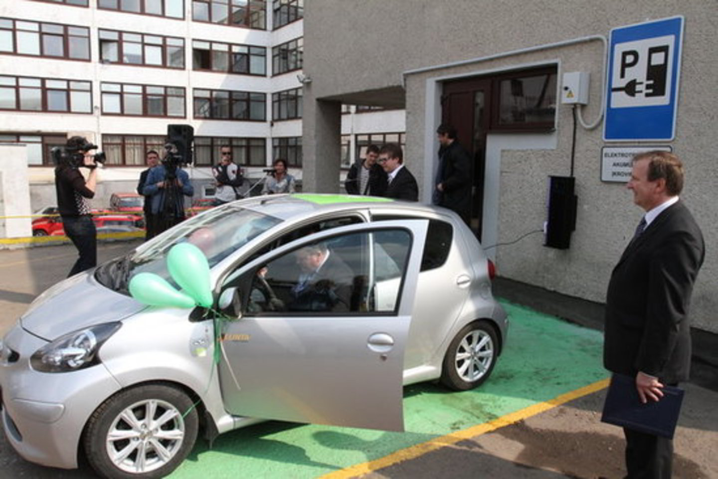 Jau ir Lietuvą pasiekė elektromobiliai.