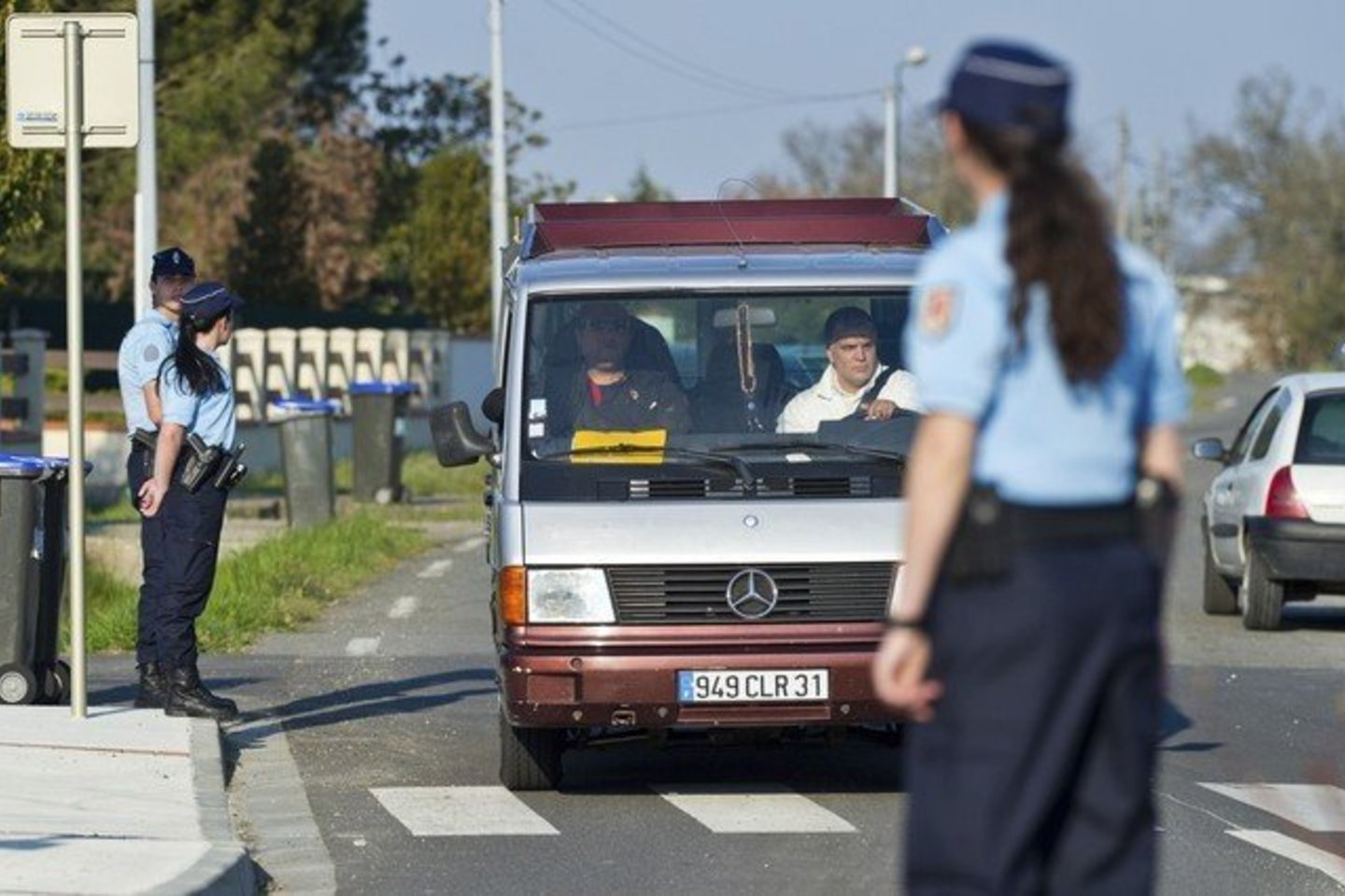 M. Merah laidotuves saugojo policija.