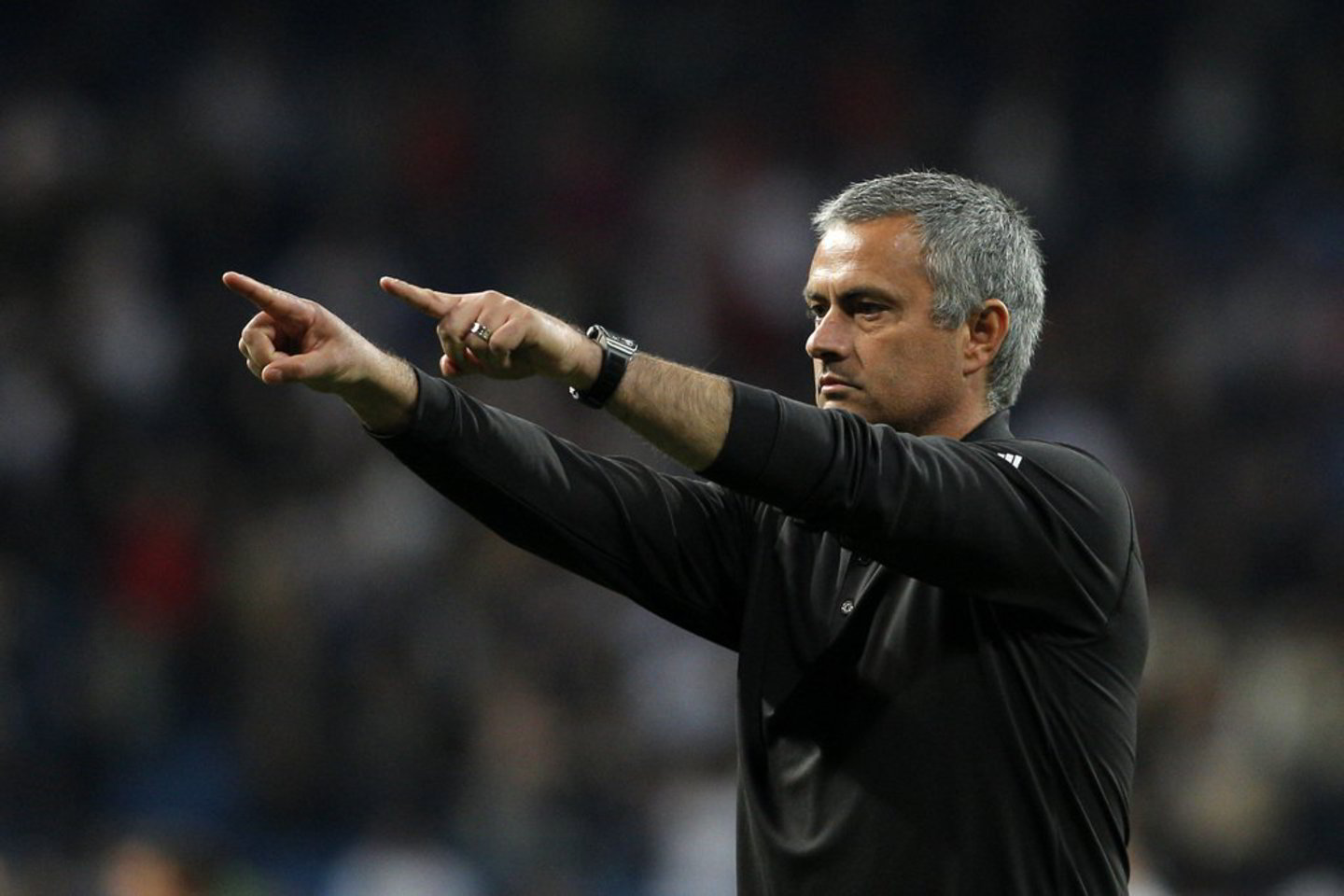 Mančesterio ekipa pasinaudojo J. Mourinho nesutarimais su „Real“ vartininku Ikeru Casillasu ir gavo futbolo specialisto patvirtinimą, jog šis perims „Manchester City“ klubo vairą.