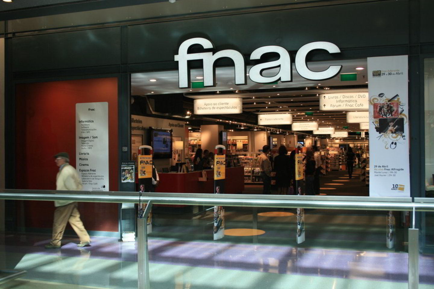 Fnac darbuotojai skundžiasi atlyginimais