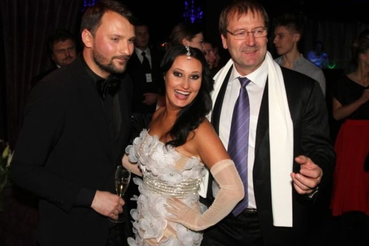 Mantas Petruškevičius su Inga Budriene ir Viktoru Uspaskichu gėrė šampaną.
