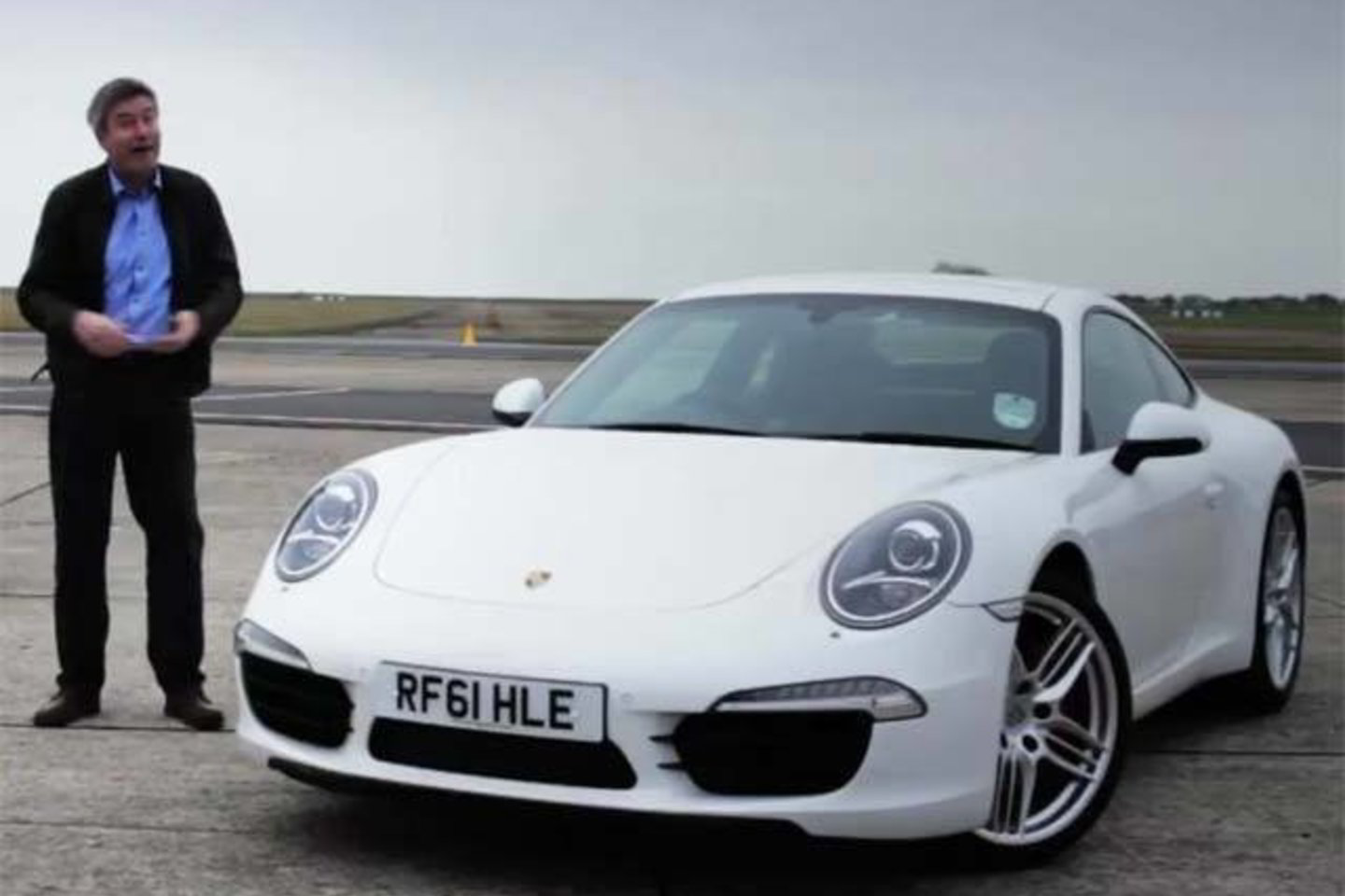 Lenktynių trasoje susikovė "Nissan GT-R" ir "Porsche Carerra S".