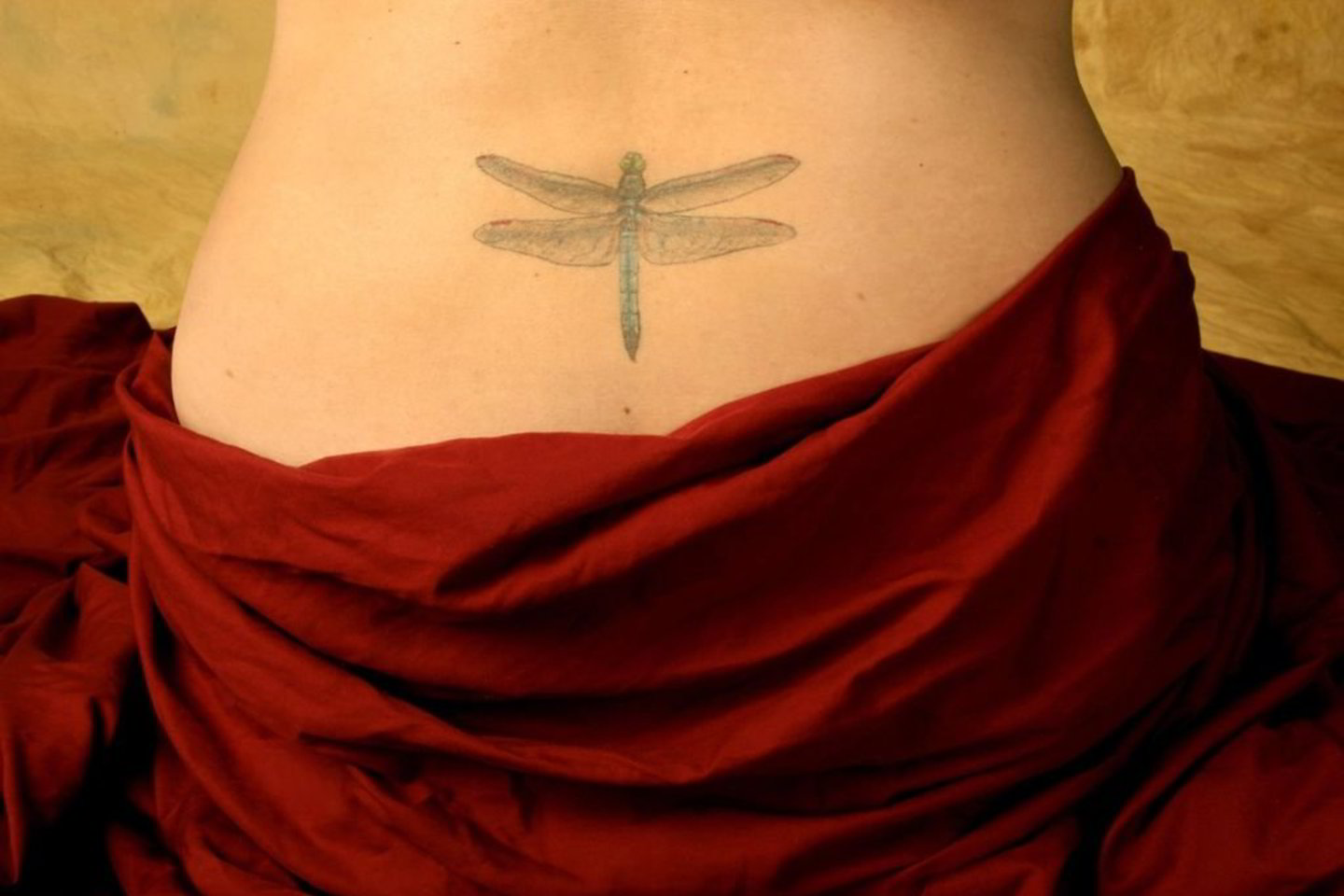 Tatuiruotės darymo seansas prasideda nuo eskizo, kurį tatuiruočių meistras sukuria atsižvelgdamas į kliento pageidavimus. Po to piešinys „pernešamas“ ant kūno.
