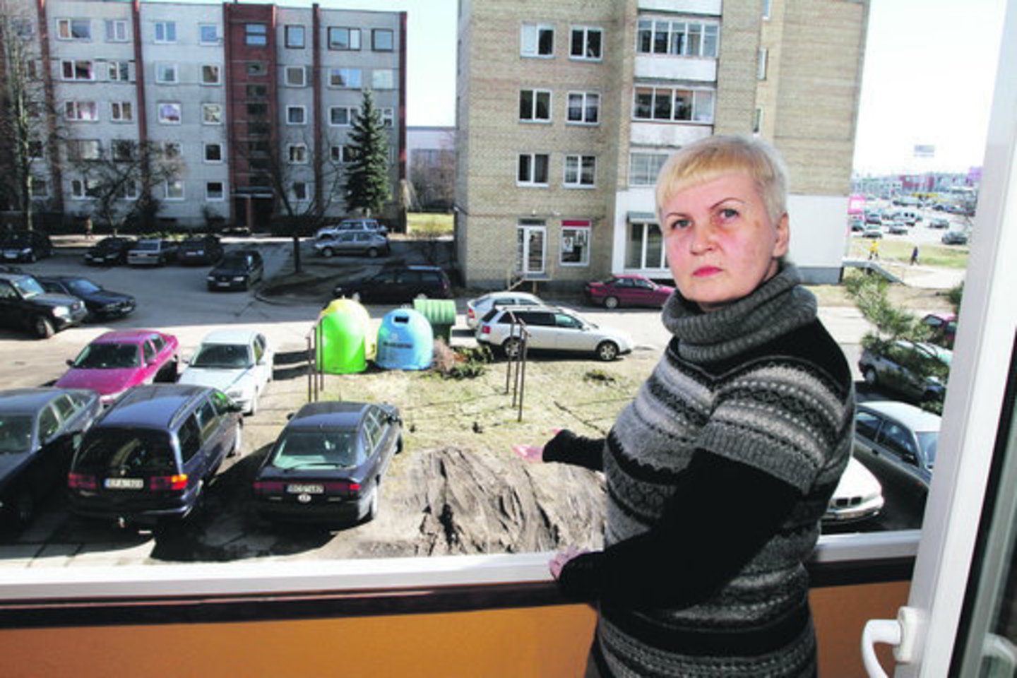„Čia turėtų būti vaikų žaidimų aikštelė, o tenka stebėti po atliekas besirausiančius benamius“, – piktinosi G. Bernotienė.