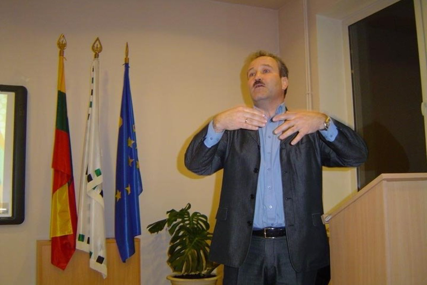 Šilutės r. savivaldybės tarybos narys V. Laurinaitis užsirašė į politinio baleto trupę (vadovas LiCS skyriaus pirmininkas St. Kazlauskas).