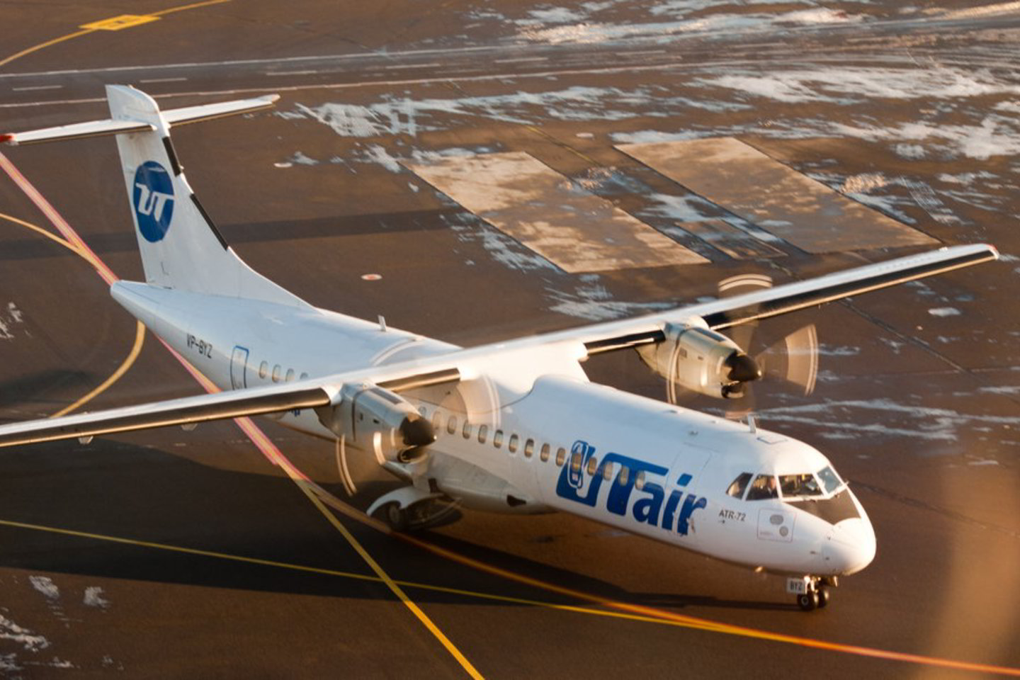 Tiumenėje nukritęs "UTair" keleivinis lėktuvas ruošiasi kilti iš Vilniaus oro uosto.