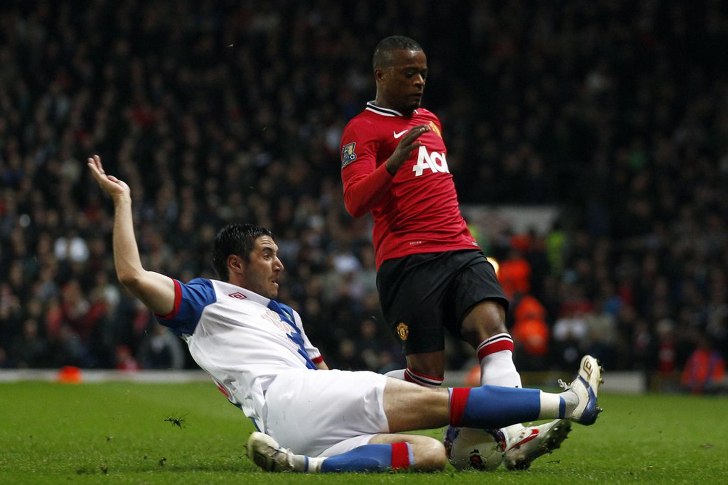„Manchester United“ (raudoni marškinėliai) futbolininkai tik mačo pabaigoje sugebėjo pralaužti „Blackburn Rovers“ gynybą