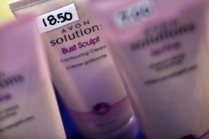 „Avon“ atmetė 10 mlrd. JAV dolerių vertės perėmimo pasiūlymą