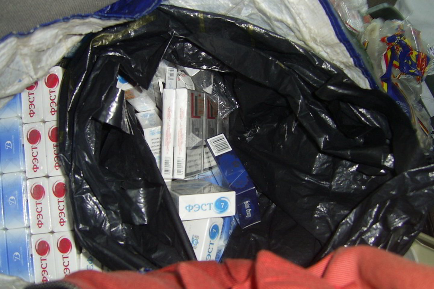 Iš viso apleistoje fermoje rasti 5000 pakelių įvairiausių cigarečių.