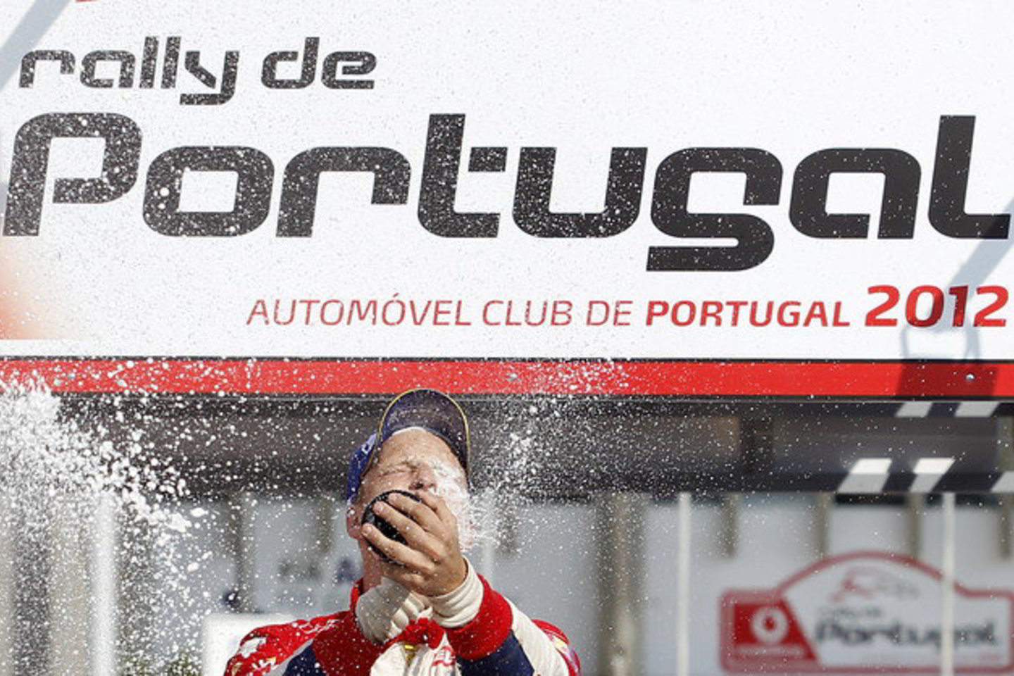 Portugalijos ralio - nugalėtojo titulą bei čempionato lyderio bendrojoje įskaitoje poziciją prarado „Citroen“ vairavęs suomis M. Hirvonenas.