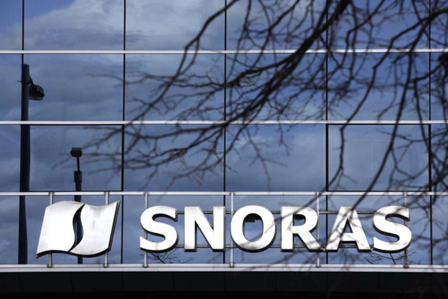 Šiuo metu banko „Snoras“ padaliniai dirba Vilniuje, Kaune, Klaipėdoje, Šiauliuose, Alytuje, Panevėžyje, Tauragėje, Marijampolėje, Mažeikiuose, Utenoje, Visagine, Telšiuose ir Švenčionyse.