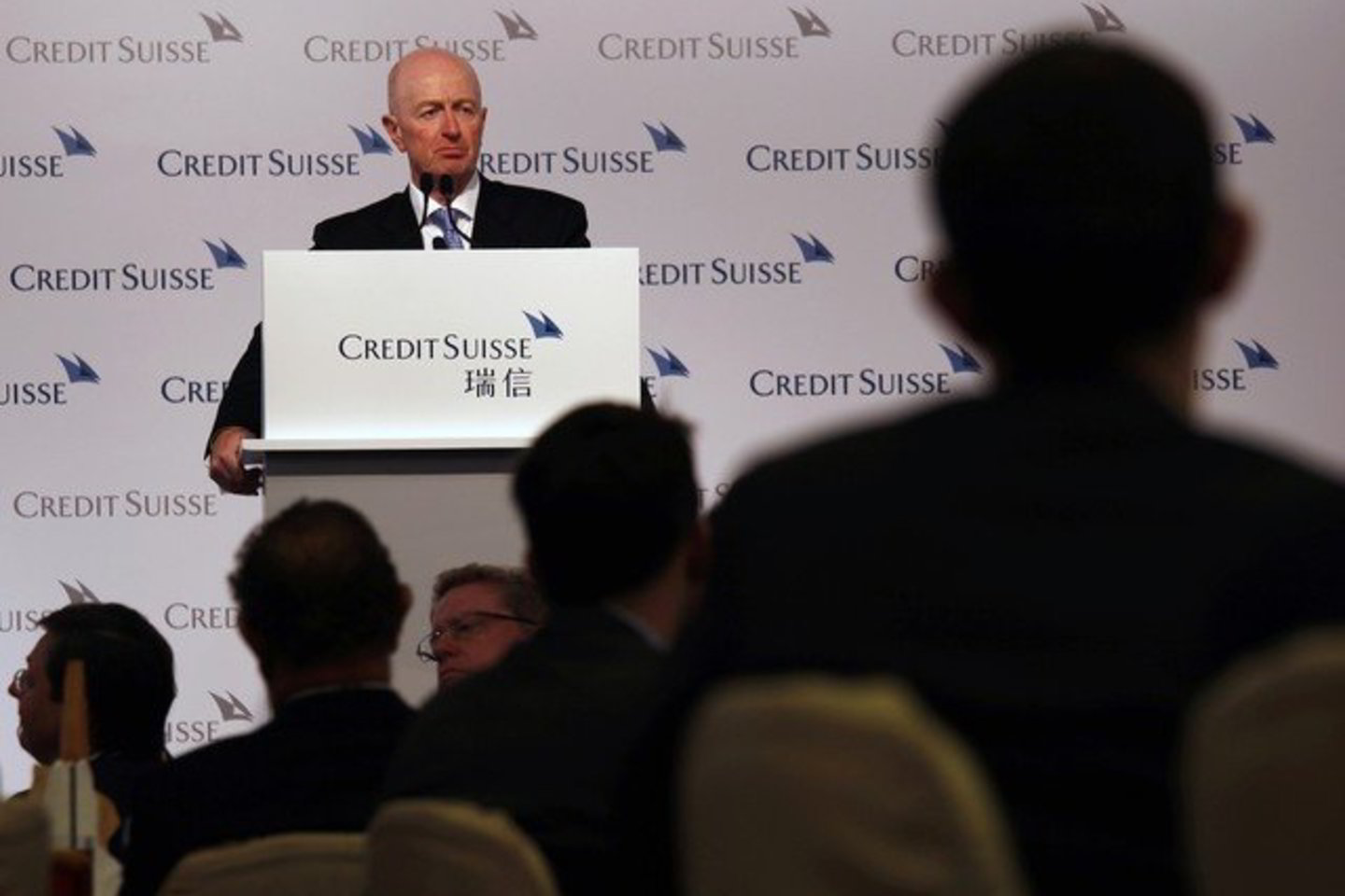 Vokietijos valdininkai rinko duomenis apie asmenis, saugojusius lėšas Šveicarijos banke „Credit Suisse“. Nuotraukoje - banko atstovas.