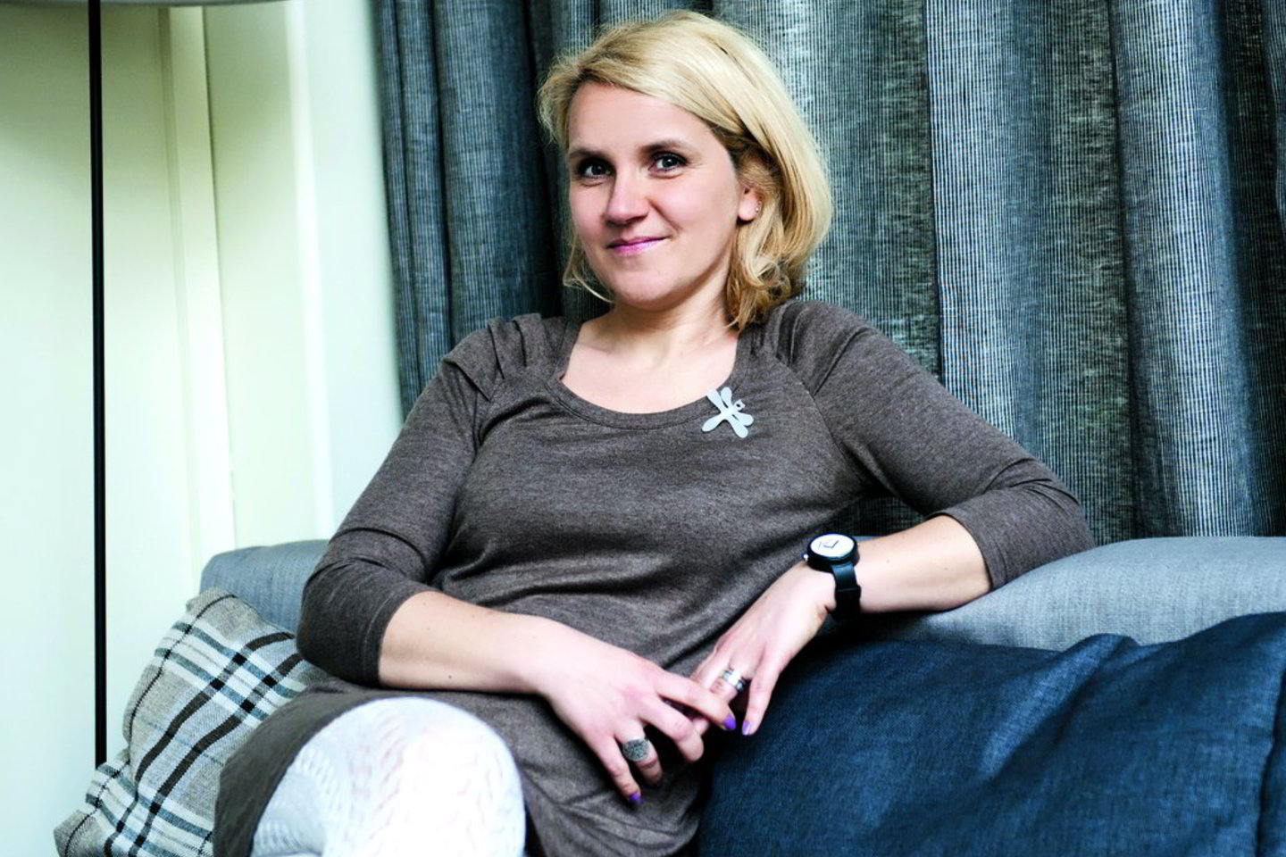 Mugėse Lina pati pardavinėja savo papuošalus – moteriai patinka pabendrauti su pirkėjais.