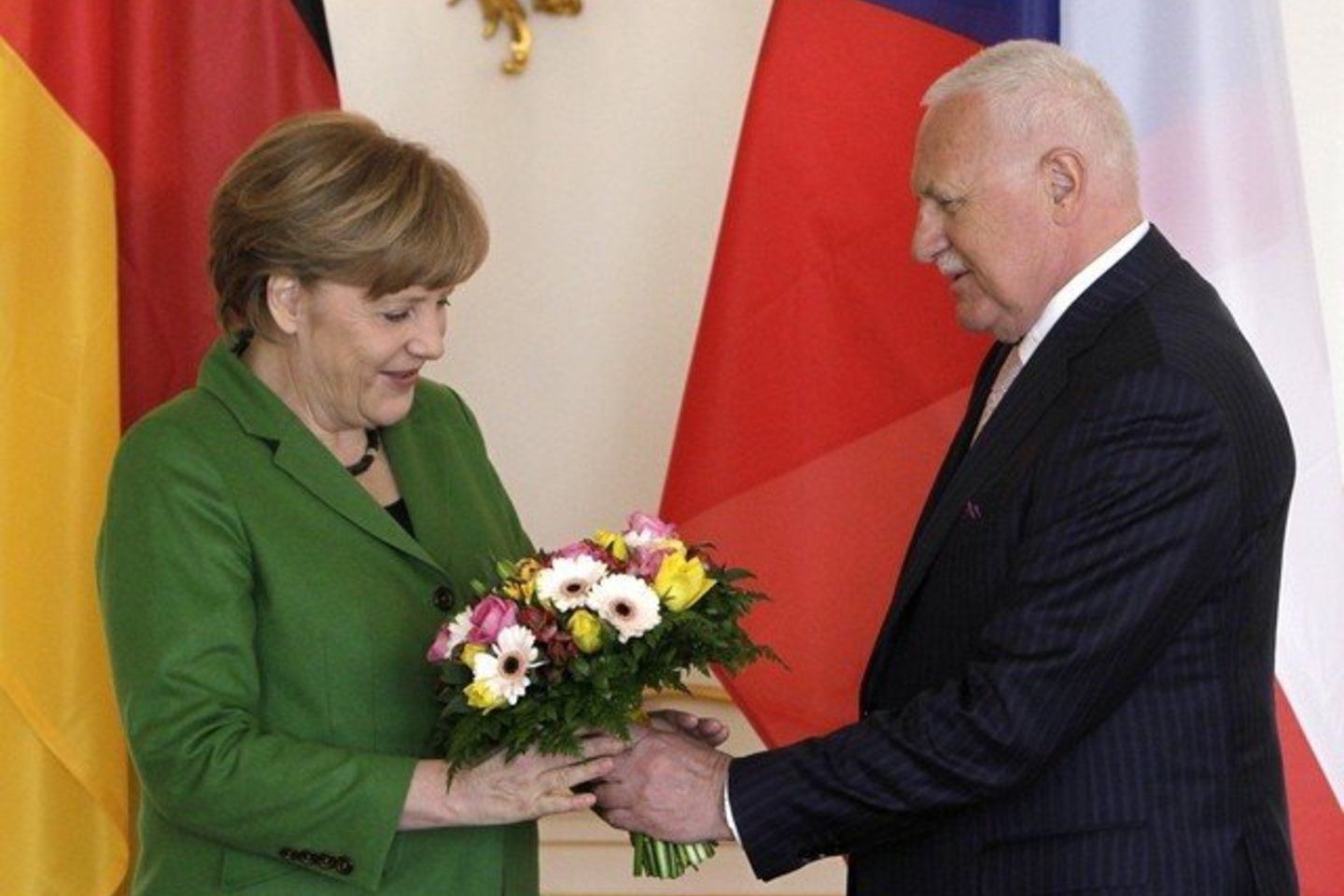 A. Merkel gavo iš V. Klauso gėlių.