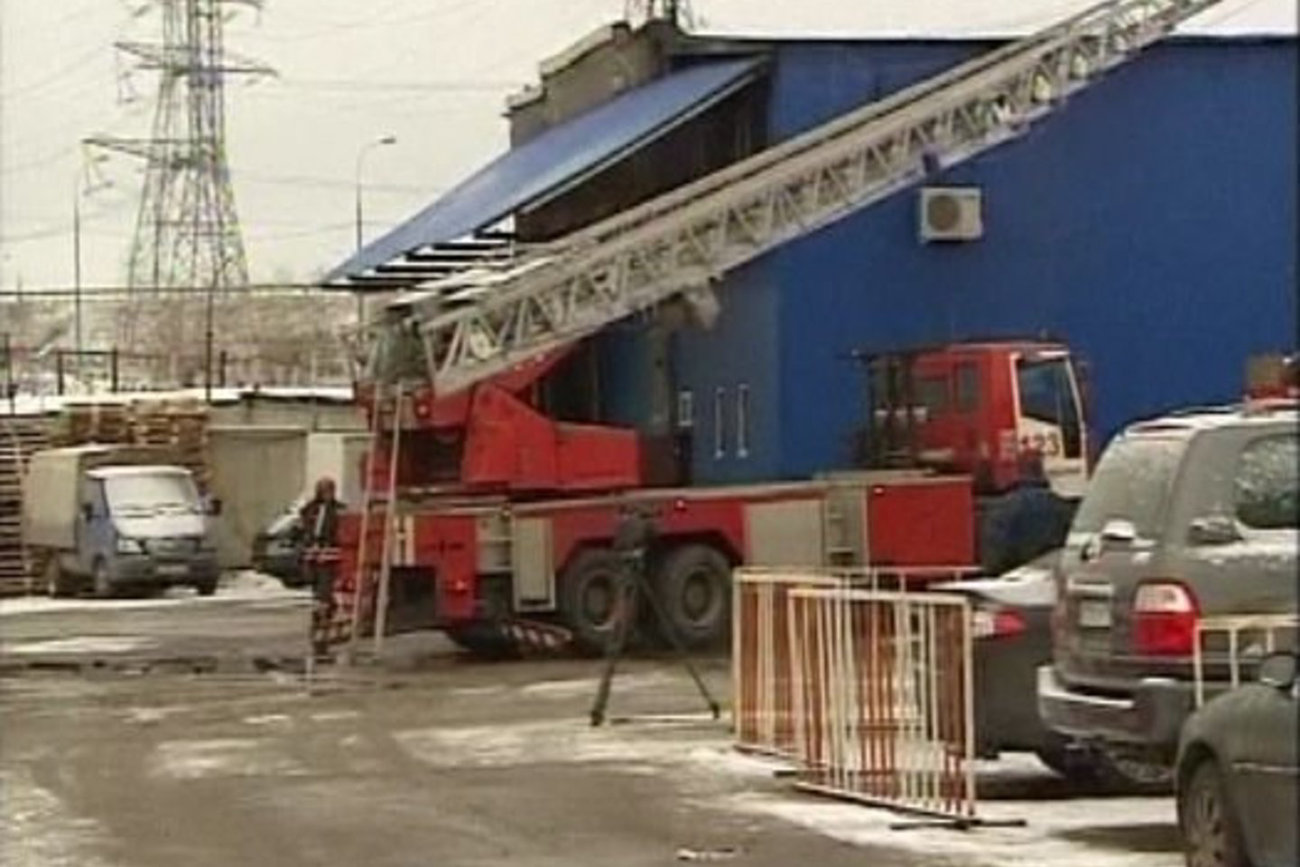 Ugniagesiai gaisrą gesino tris valandas.
