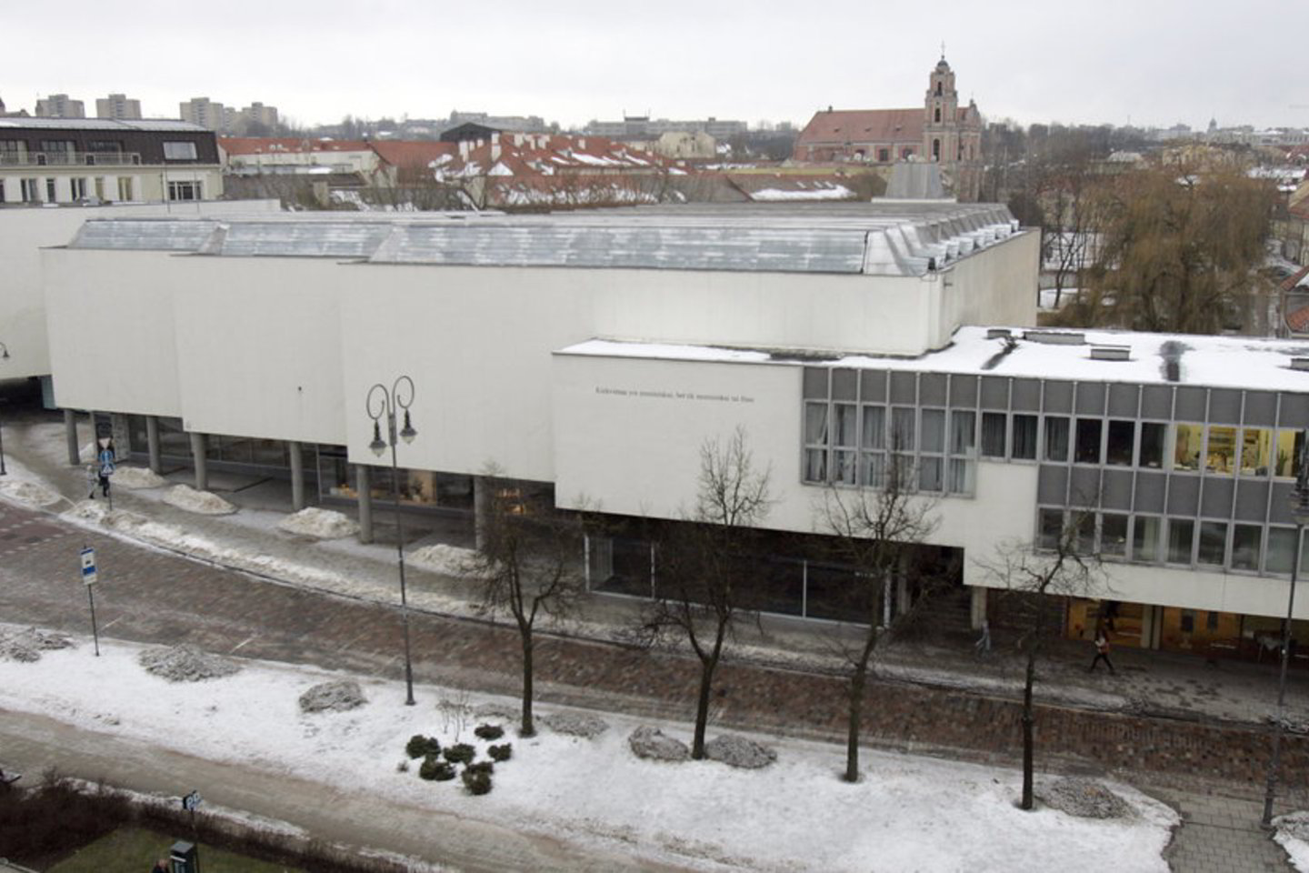 Sovietmečiu Vilniuje iškilę ir iki šiol funkcionuojantys kultūros centrai, tokie kaip Dailės parodų rūmai (dabar ŠMC), tapo modernios kultūros formas reprezentuojančiais pastatais.