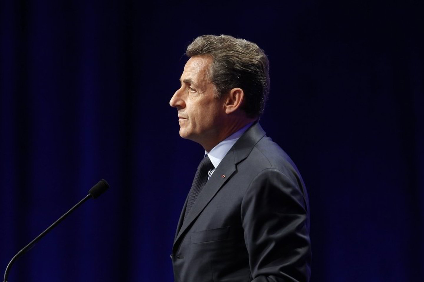 N. Sarkozy gali pirmauti pirmajame balandžio 22-ąją vyksiančiame rinkimų etape, tačiau antrajame - F. Hollande tvirtai laikosi priekyje.