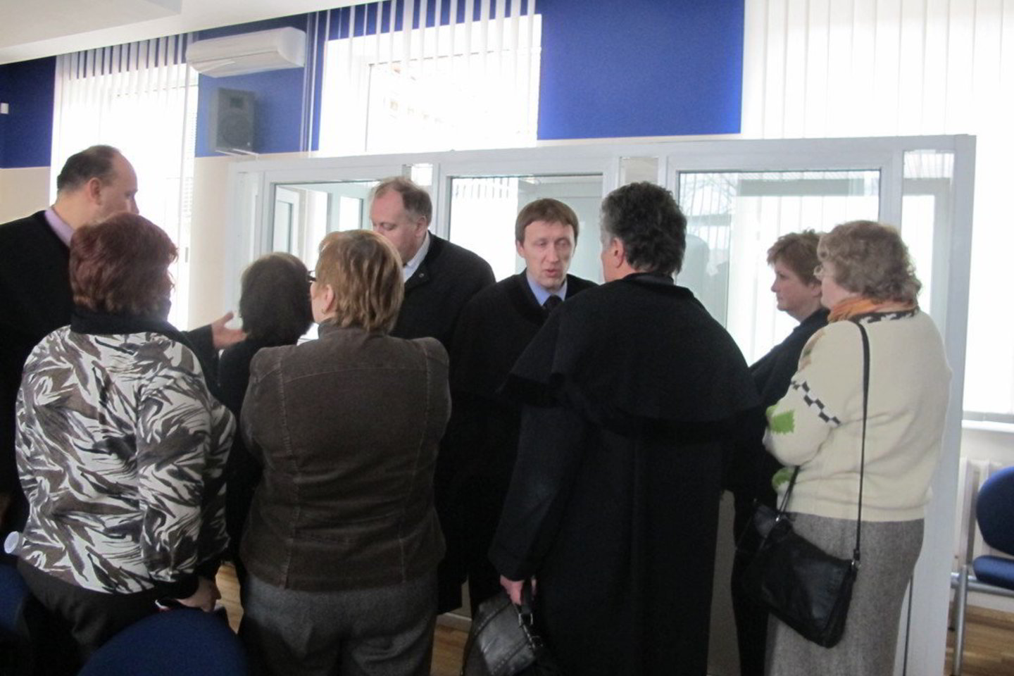 Į teisiamųjų suolą sėdo penkios solidaus amžiaus buhalterės iš Panevėžio.