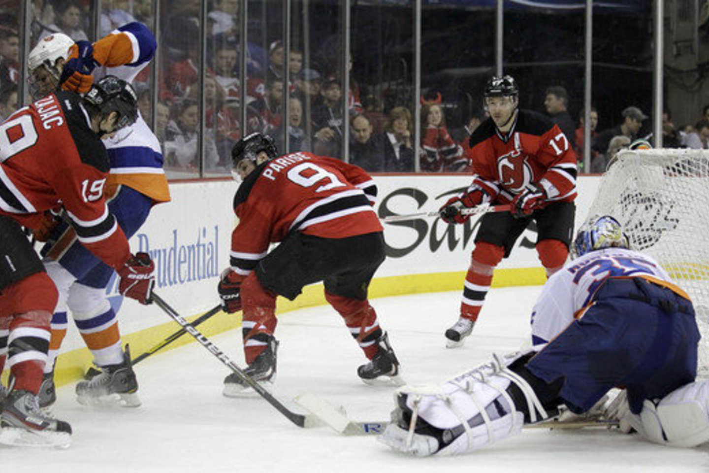 „Devils“ - „Islanders“ rungtynių akimirka.
