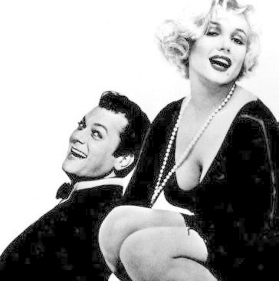 Moterų širdis lengvai užkariauti sugebėdavęs T.Curtisas buvo suviliojęs ir M.Monroe, kai abu filmavosi juostoje „Džiaze tik merginos“ (Some Like It Hot).