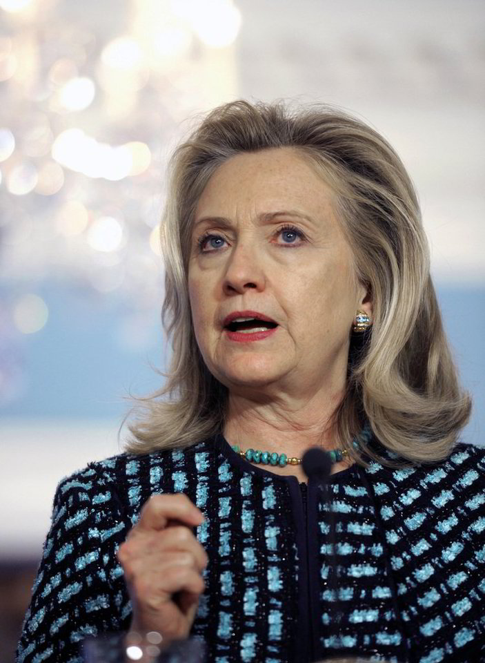 H. Clinton sakė esanti patenkinta Kosovo ekonomine pažanga ir integracija Europoje.