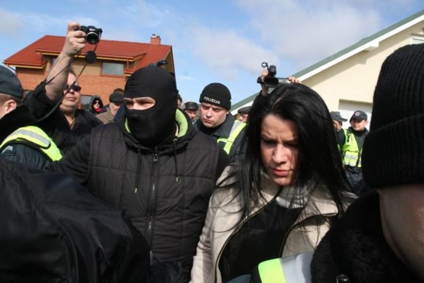 Pareigūnai teigia, kad apsauga ir mergaitei, ir motinai yra užtikrinama.