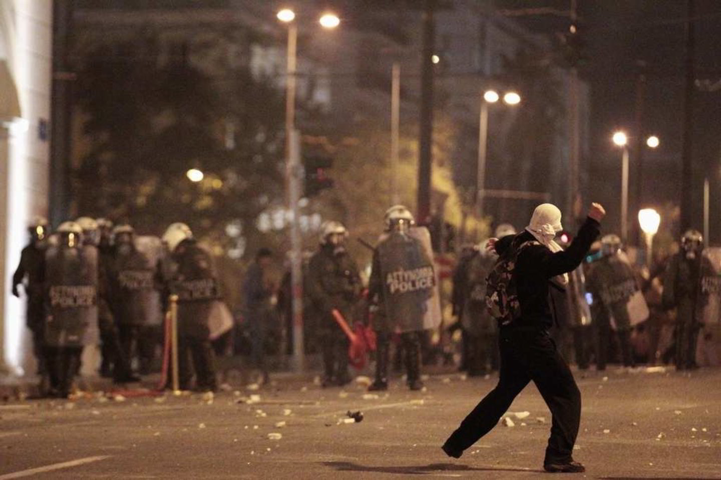 Graikijoje protestuotojai susirėmė su policija.