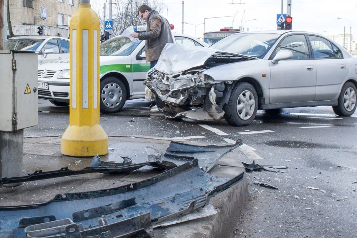 E. Vėlyvio „Mitsubishi Carisma“ stipriai apgadinta.