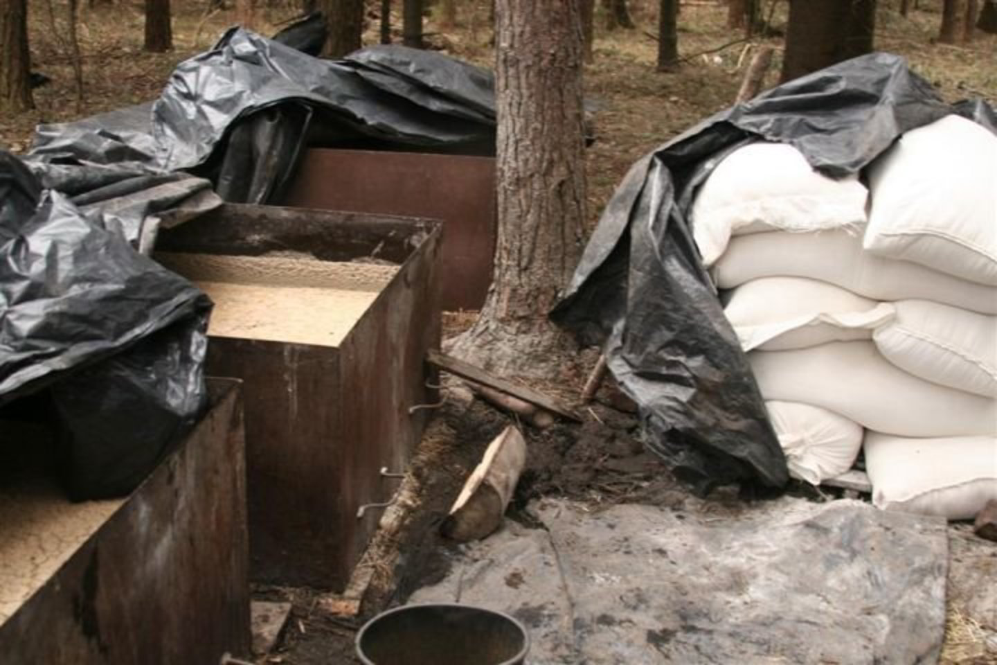 Pareigūnai turi įtarimų, kad su „naminės“ fabrikėliu gali būti susijęs netoliese esančios sodybos gyventojas R. B. (gimęs 1973 m.).
