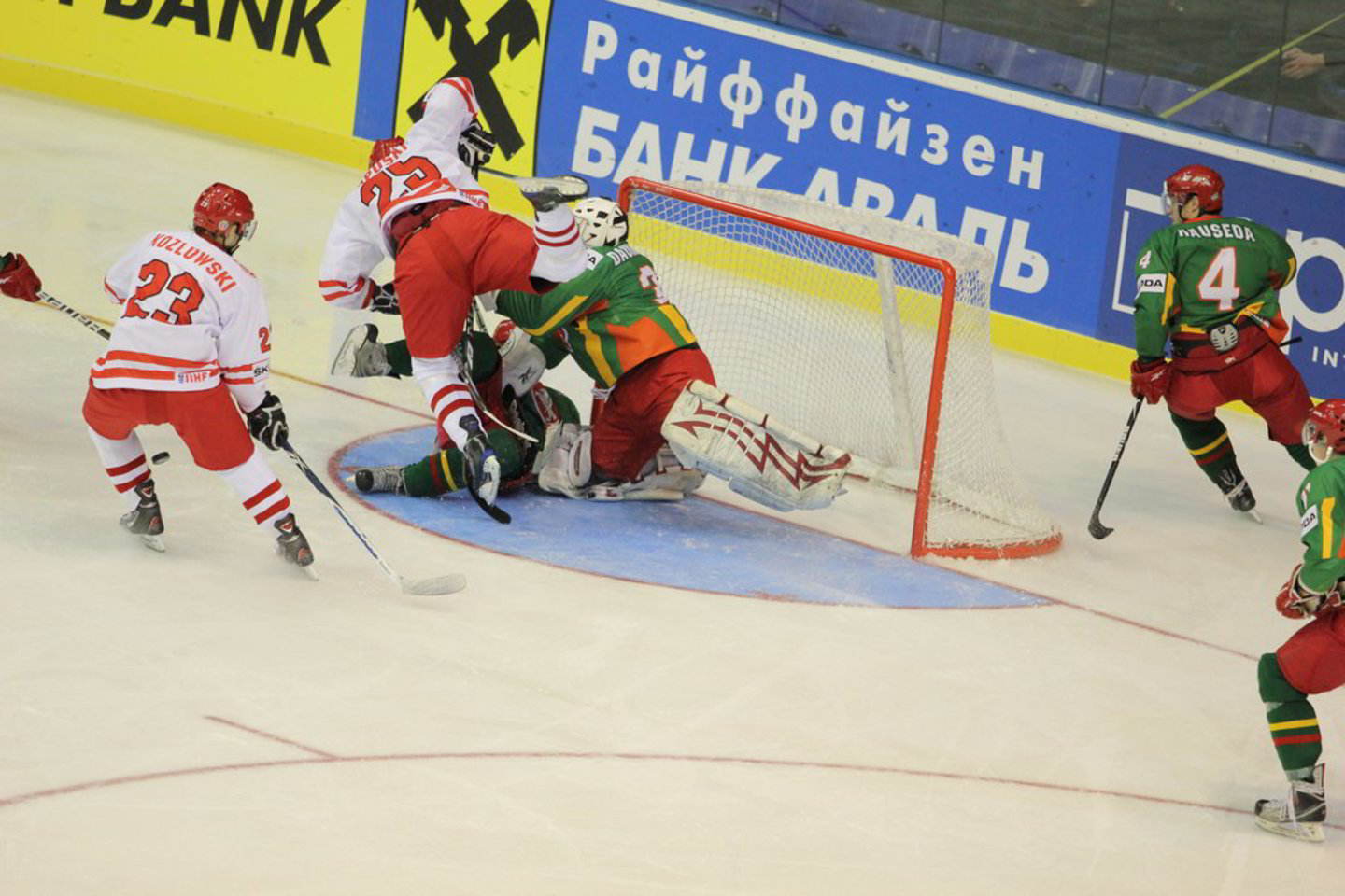 Lietuvos ledo ritulio rinktinė pradėjo pasiruošimą pasaulio čempionato I diviziono „B“ grupės varžyboms, kurios įvyks balandžio 15 – 22 dienomis Krynicoje (Lenkija).