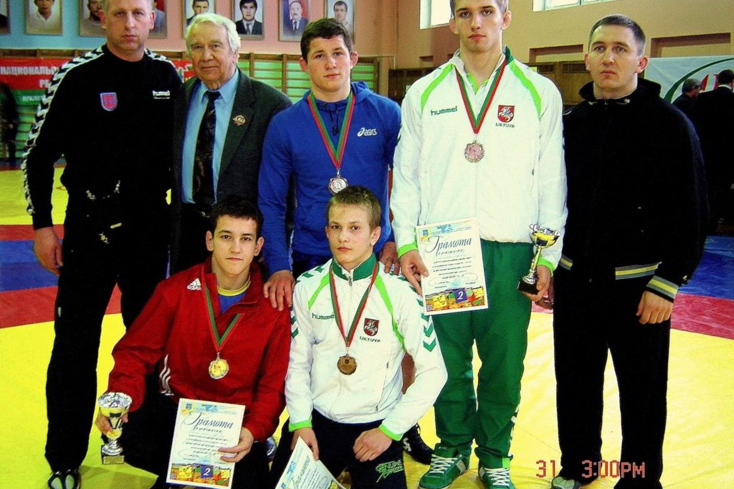 Tupi: T. Baracevičius, A. Mažeika; stovi: treneris J. Jurkynas, L. Fursa, A. Draugelis, A. Šulcas, treneris R. Dijokas.