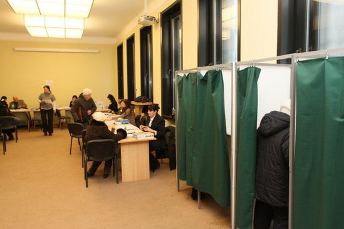 Pagal Referendumo įstatymą, šiuo metu referendumo paskelbimo iniciatyvos teisė priklauso Seimui ir ne mažiau kaip 300 tūkst. piliečių.