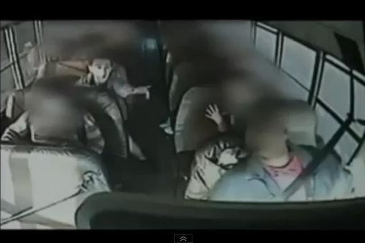 Trylikametis Jeremy Wuitschickas nesutriko, pašokęs iš savo vietos čiupo vairą ir suvaldė autobusą.