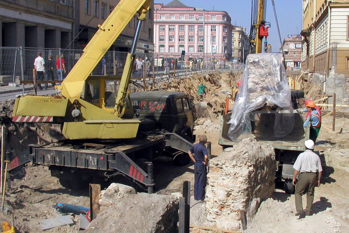 Praėjus keliems metams po Gedimino prospekto atnaujinimo, išlindo brokas ir įtarimai dėl korupcijos.